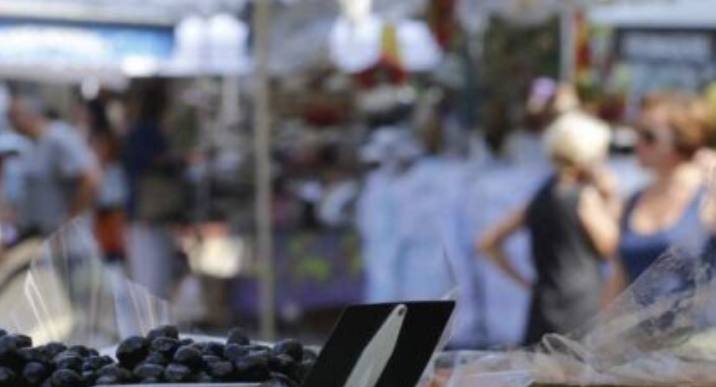 Étals d’un marché provençal dans le golfe de Saint-Tropez